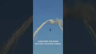 Thumbnail: BLACK HAWK THROWING FLARES #helicopter #military #aviation #airforce #airshow #sweden #blackhawk