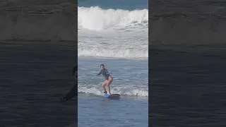 Thumbnail: caught my 1st waves today 🏄🏻‍♀️ !!!! even tho they were super small 😂 but not bad for my 1st try!