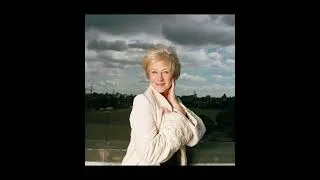 Thumbnail: Helen Mirren’s Viral Bikini Photoshoot Has Everyone Talking