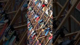 Thumbnail: a collective orchestra of 201 flip-flops beat at meriem bennani’s paris installation