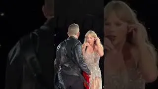 Thumbnail: Taylor Swift's Earpiece Stopped Working in the middle of the love story performance at Eras