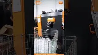Thumbnail: Factory Direct High Speed 6-Cavity Variable Pitch PET Blowing Machine For Beverage Bottling Line