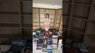 Thumbnail: Putting all my books on my new bookshelves 📖
