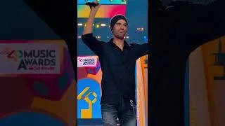 Thumbnail: 🏆Enrique iglesias wins Best Latin Collaboration and the Global Icon Award at the LOS40 Music Awards