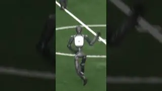 Thumbnail: Siuuu.🤖 El festejo a lo CR7 de este robot en los World Humanoid Robot Games. #shorts | ESPN Deportes