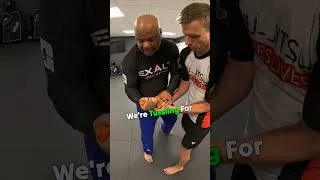Thumbnail: Defending a gun to the head Rickson Gracie style