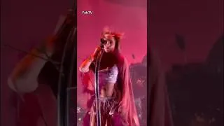 Thumbnail: Suki Waterhouse Delivers Magical Live Performance
