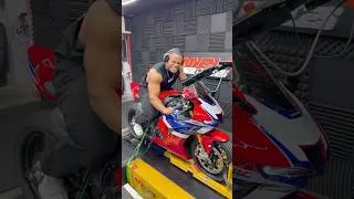 Thumbnail: Honda Fireblade BREAKS The Dyno