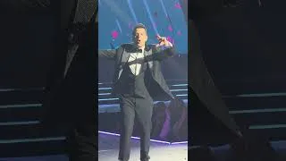 Thumbnail: Jordan Knight doing his own thing just chilling NKOTB last night