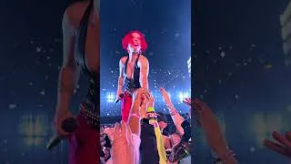 Thumbnail: Halsey loves her fans #concert #hiphop #liveperformance