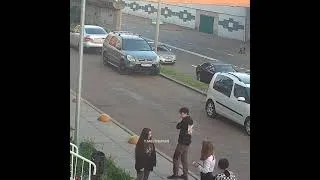 Thumbnail: Two Russian idiots fight a trash can and lose