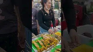 Thumbnail: Yummy Seafood, Grilled Squid at Walk Street, Phnom Penh #cambodianfoodtour #streetfoodtour