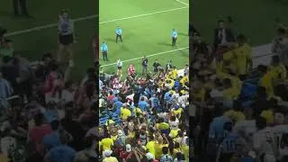 Thumbnail: Ronald Araujo and Darwin Núñez fight with Colombian fans | Copa America