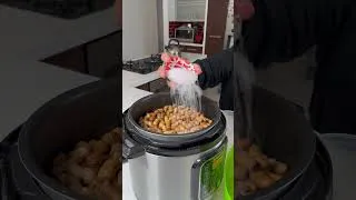 Thumbnail: Pressure cooker makes boiling fresh peanuts so much easier!