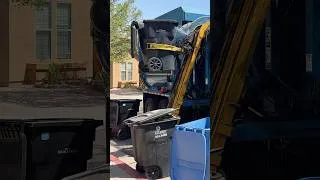 Thumbnail: Garbage Truck’s Hydraulic Line Broke!