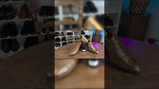Thumbnail: Large Man Wrestles Tiny Alligator for shoes!