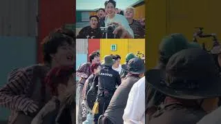 Thumbnail: พามาดูเบื้องหลังซีนการถ่ายใน MV Your FAV ว่าจากซีนเท่ ๆ ใน MV