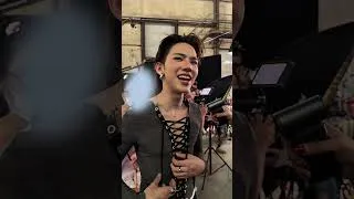Thumbnail: CCTV พี่จีแอบมาดูลูกหลานถ่าย MV เพลงใหม่ 👀🎬✨