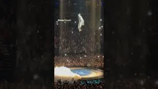 Thumbnail: Ariana grande’s final tour moment left fans speechless 😭✨