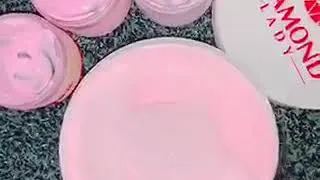 Thumbnail: Pha kích trắng với kem body cho khách