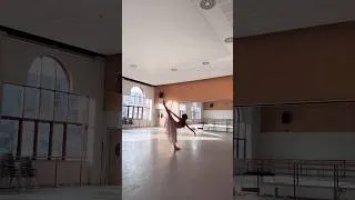 Thumbnail: Professional Ballet Dancer Improvises in the Studio 💃🏼