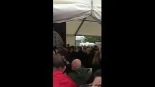 Thumbnail: The bar being looted at the Stone Roses gig