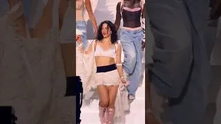 Thumbnail: #bizcochito #rosalia #lux #rosalía #concert