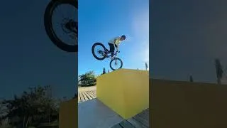 Thumbnail: Cleanest double footjam whip by @JohnLangloischannel