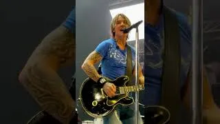Thumbnail: KEITH URBAN - Strumming His Guitar in Las Vegas.