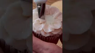 Thumbnail: Flower Butter Cream Cupcakes 1