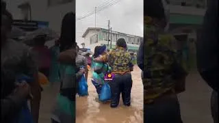 Thumbnail: Woman in tears as she loses her money and shops to a f1re incident at Odawna