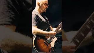 Thumbnail: Bonehead Brings His 1984 Guitar Back for the Oasis Reunion Tour #oasis #bonehead