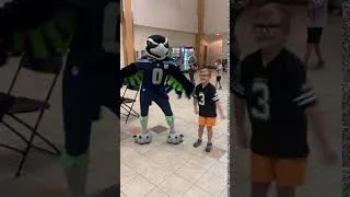 Thumbnail: Scott Wristen's son flosses with Seahawks mascot