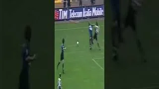 Thumbnail: Taribo West messing with Del Piero #shorts