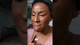 Thumbnail: brown lip liner