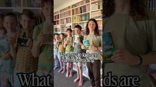 Thumbnail: What my 10 kids are currently reading 📚🫶🏻 #reading #books #currentlyreading