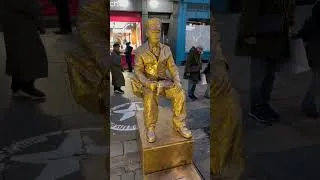 Thumbnail: Golden Man Statue in London #shorts