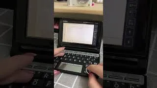 Thumbnail: Còn ai dùng từ điển điện tử ở năm 2025 hơm 🤭