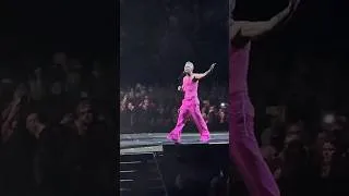 Thumbnail: COME UNDONE - ROBBIE WILLIAMS LIVE IN MANCHESTER @madeline06 #shorts #robbiewilliams #comeundone