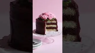 Thumbnail: Chocolate & Roses Mini Cake // Maive Ferrando