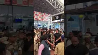 Thumbnail: Icon star Allu Arjun Visuals @ Vizag Airport