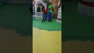 Thumbnail: Mario & Luigi Walking at Super Nintendo World #universalstudios #nintendo #supernintendoworld