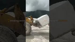 Thumbnail: Huge Wheel Loader Unloading Marble Blocks !