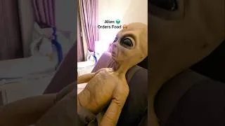 Thumbnail: Alien 👽 Orders Food 🍔