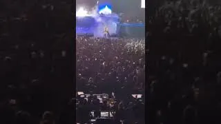 Thumbnail: IRON MAIDEN’s JANICK GERS Accidentally Throws Guitar At The Crowd During Concert At Kia Forum