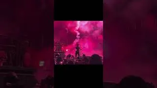 Thumbnail: Tom Araya almost got lit up by fire balls at Slayer comeback show at Riot Fest #slayer #tomaraya
