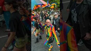 Thumbnail: How to Find Colour in a Crowd 📸