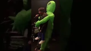 Thumbnail: #olivertree covering sk8r boi  @OliverTree #shorts #performance