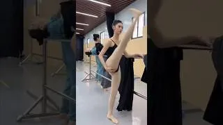 Thumbnail: Behind-the-scenes: Dancer getting ready for exam 🎬 #dance #ballet #flexibility #balletgirls