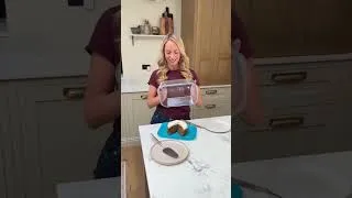 Thumbnail: Storing left over cake hack! 🍰